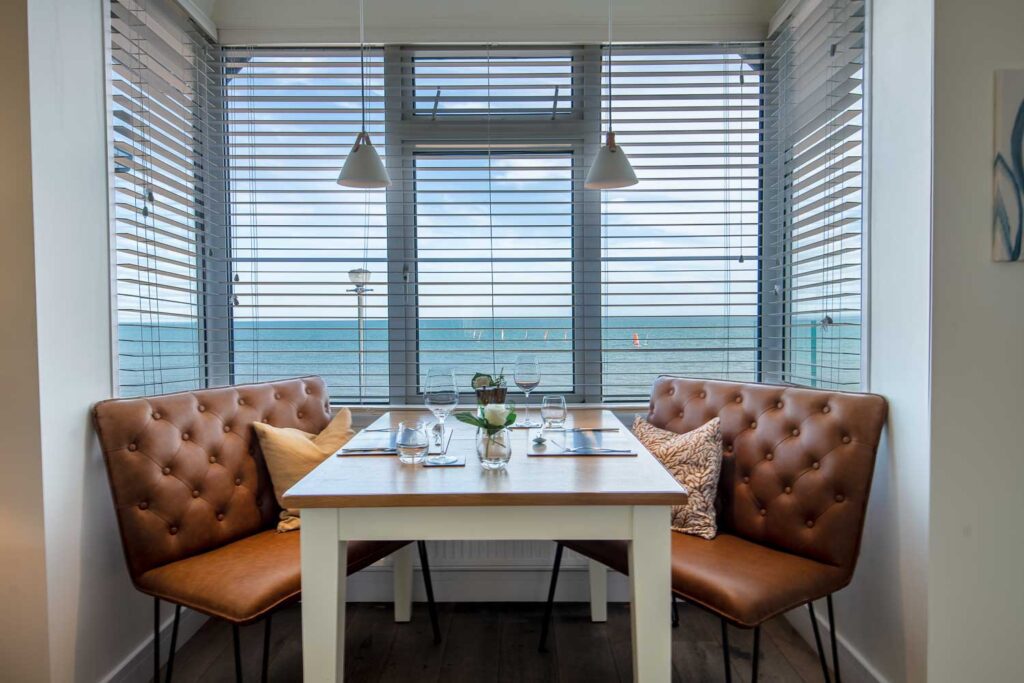 Admiral's Deck Dining - Holiday Apartments Kent