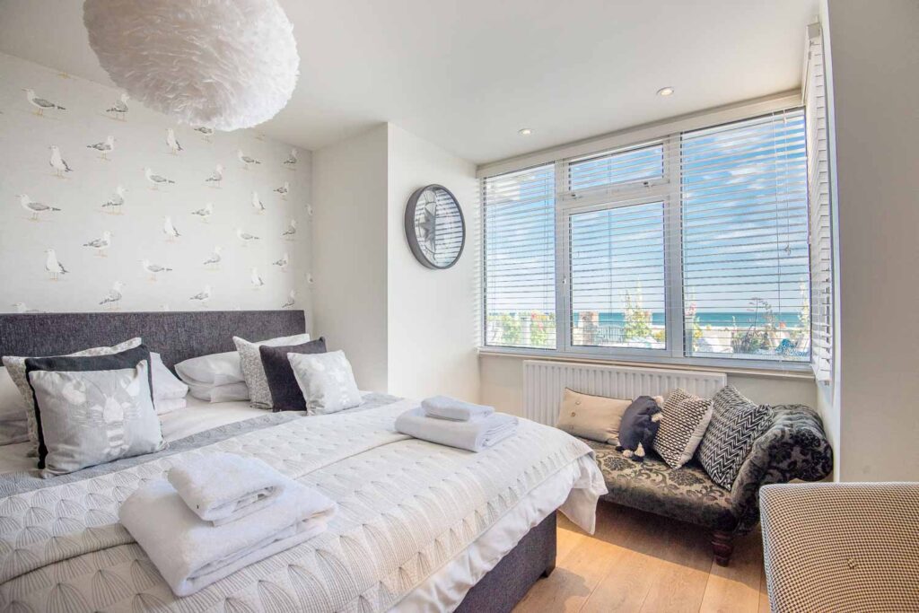 Gulls Rest Bedroom - Holiday Apartments Kent