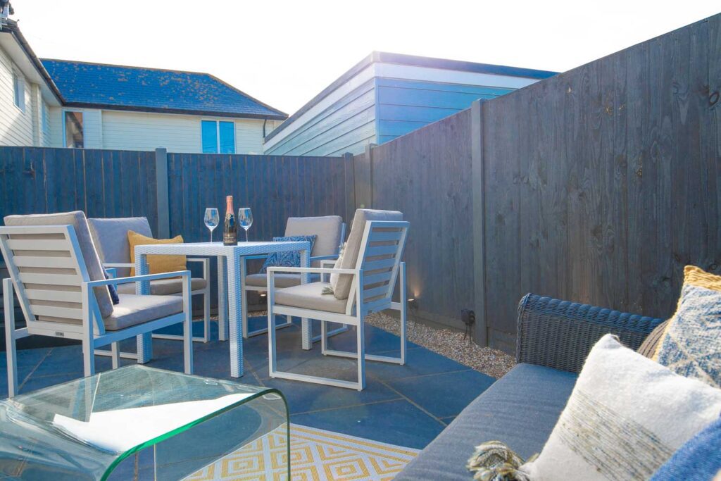 Seascape outside dining - Luxury holiday apartments Hythe