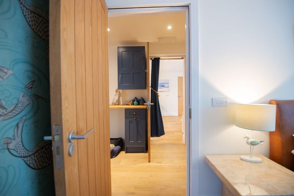 Seascape & Stones Gulls Rest Bathroom - Luxury holiday apartments Kent