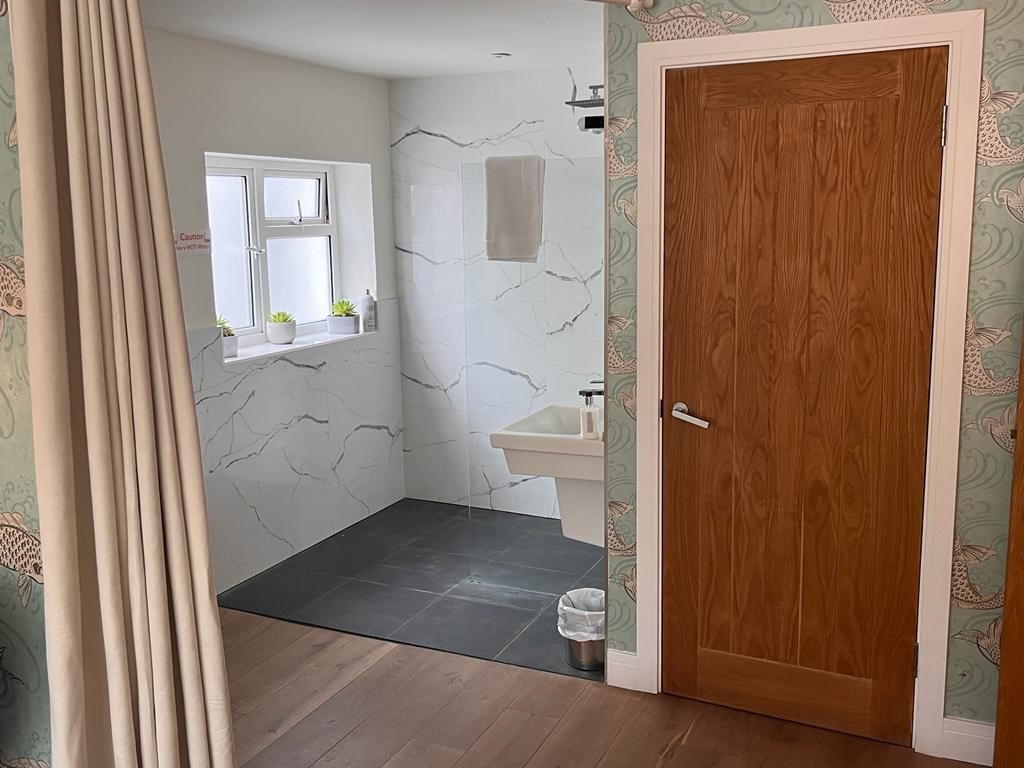 Stones Throw Bathroom - Luxury apartments Kent