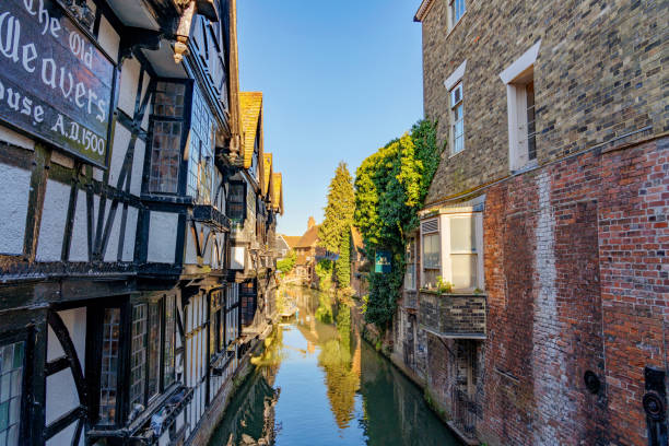 Canterbury pub and houses along the canal